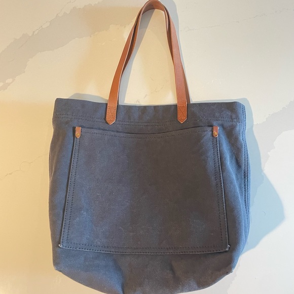 Madewell Handbags - MADEWELL MEDIUM TRANSPORT CANVAS TOTE